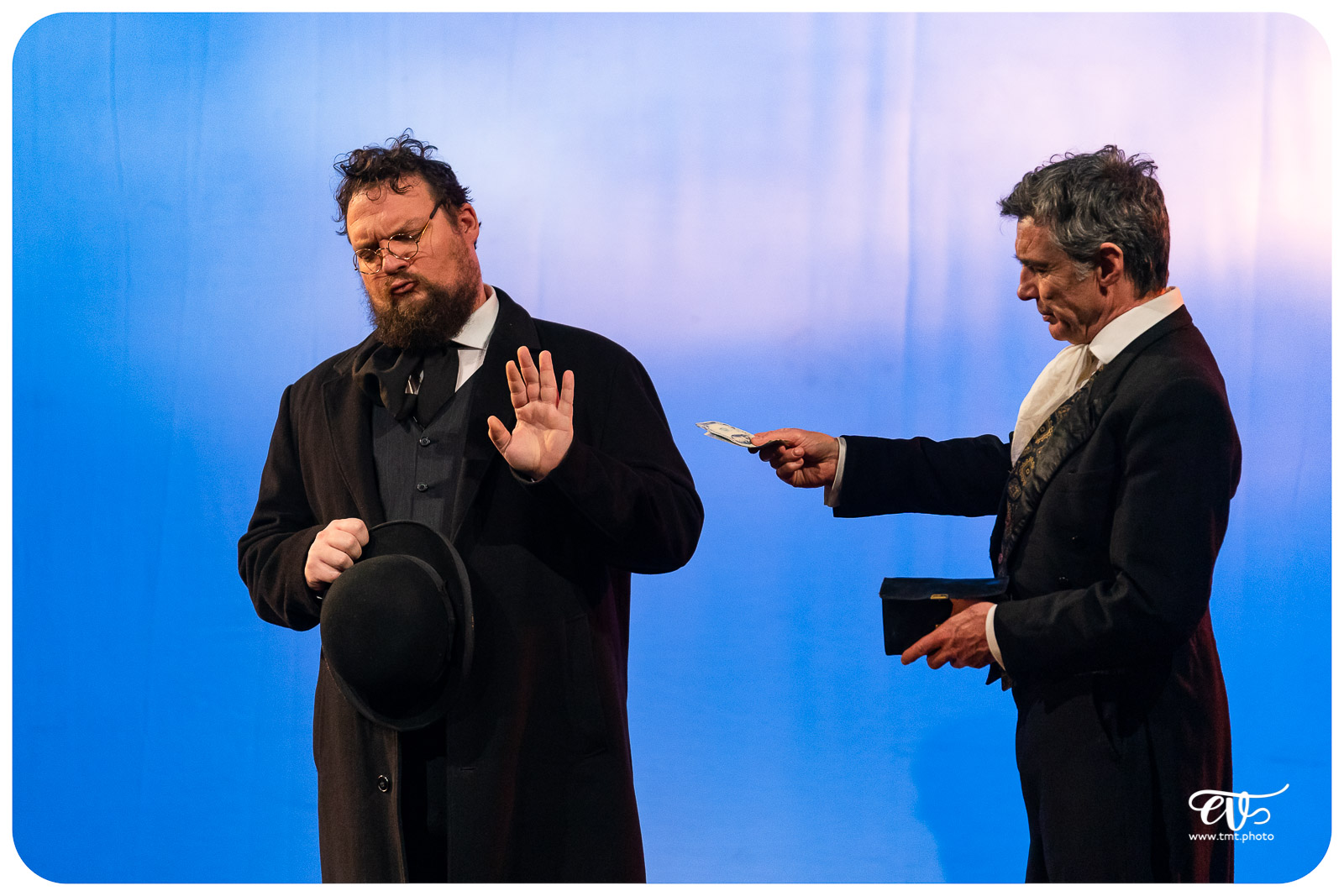 OLIVER TWIST (CIE LA MESNIE H.)